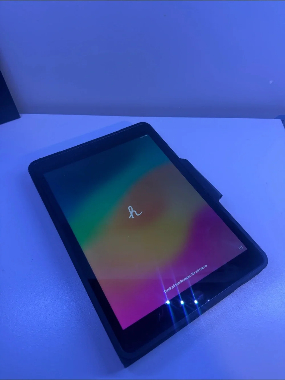 9th Generation IPad + Magnetic Keyboard Case